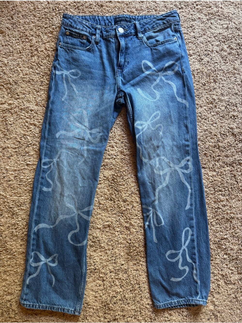 Low rise baggy American eagle jeans with bows size 4 short